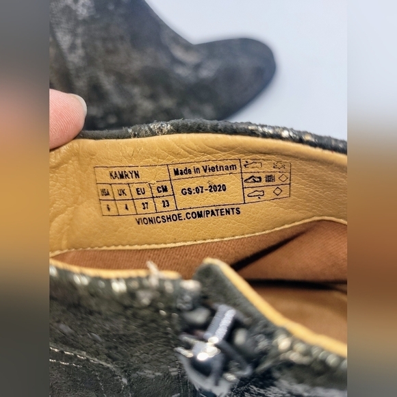 Vionic Kamryn Boa Print Waterproof Leather Booties Pewter Gold Silver Black SZ 6 - Picture 3 of 14